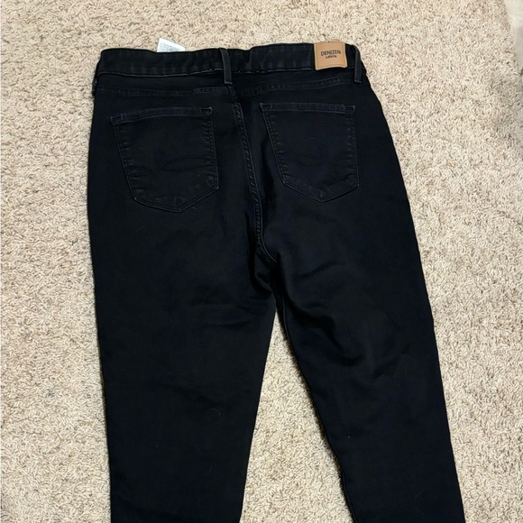 Denizen Levi’s skinny black jeans. - Picture 2 of 4